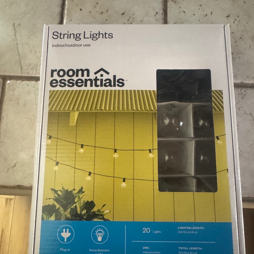 Room essentials!!! String lights